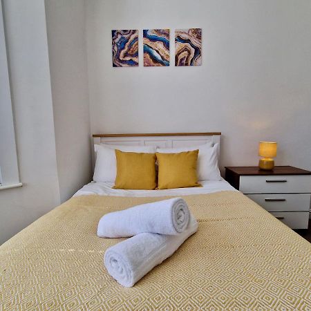 City Centre Serviced House: Private Rooms with Ensuite & Parking Coventry Exterior photo