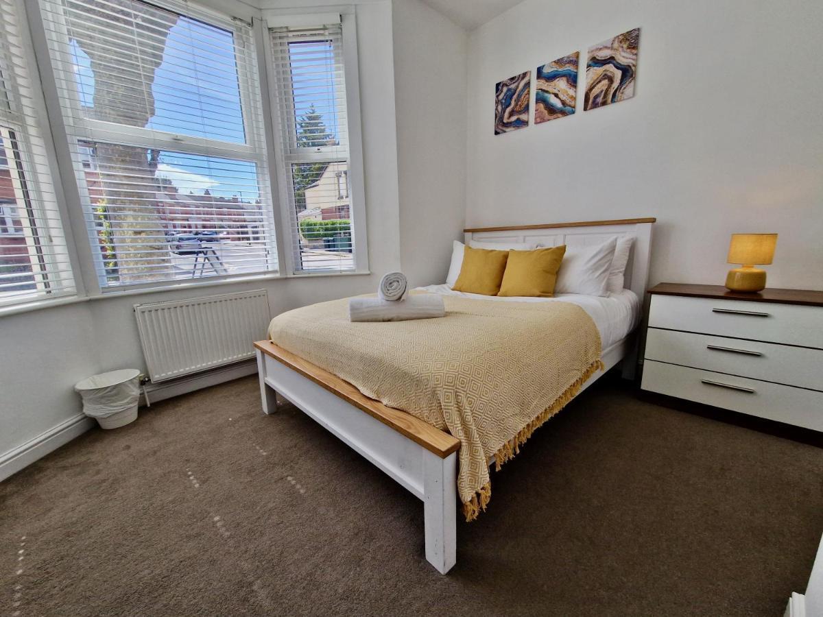 City Centre Serviced House: Private Rooms with Ensuite & Parking Coventry Exterior photo