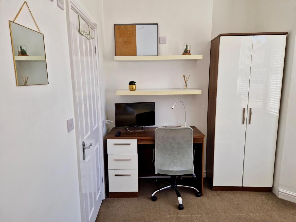 City Centre Serviced House: Private Rooms with Ensuite & Parking Coventry Exterior photo