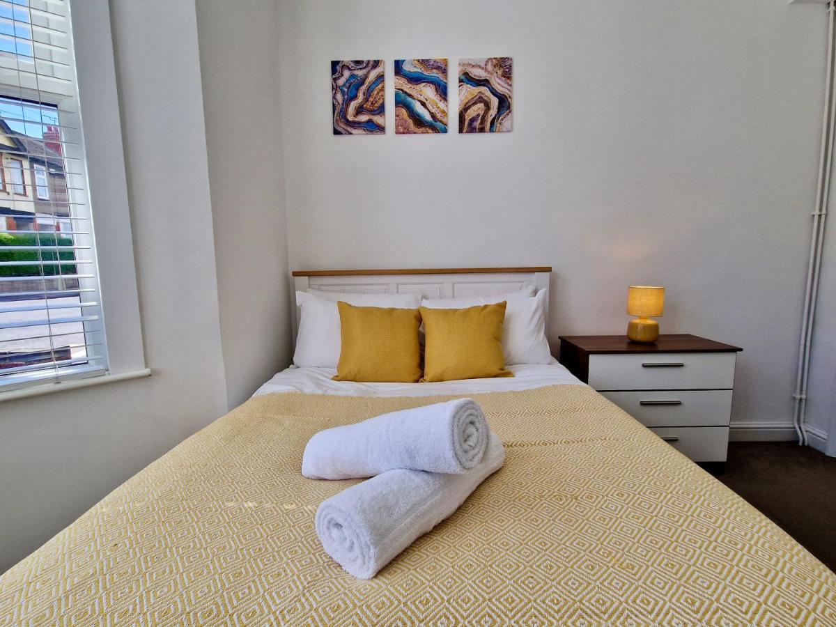 City Centre Serviced House: Private Rooms with Ensuite & Parking Coventry Exterior photo