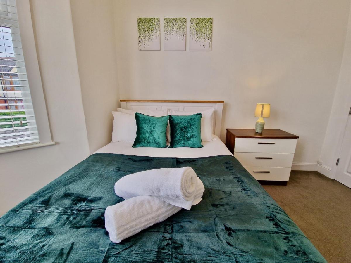 City Centre Serviced House: Private Rooms with Ensuite & Parking Coventry Exterior photo