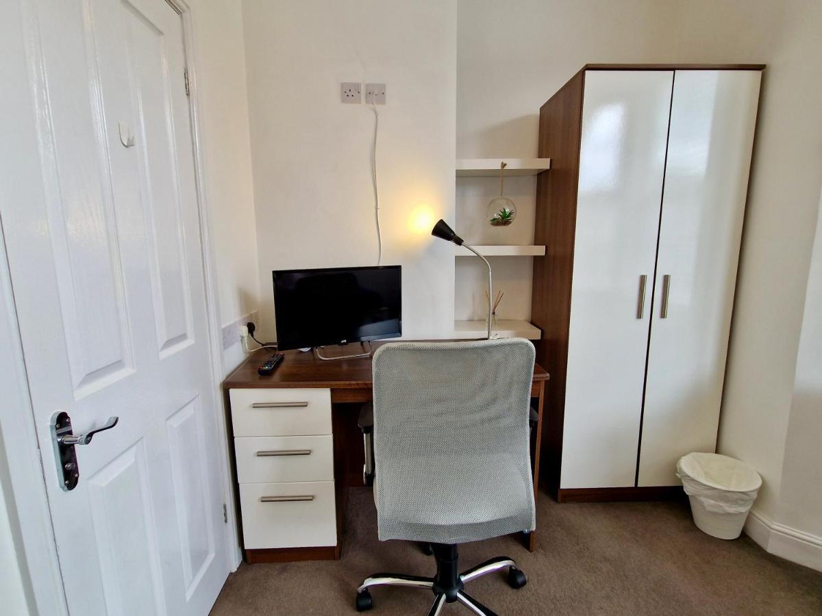 City Centre Serviced House: Private Rooms with Ensuite & Parking Coventry Exterior photo